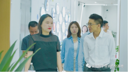 重慶市商委電商處領(lǐng)導(dǎo)走訪調(diào)研余上鷗