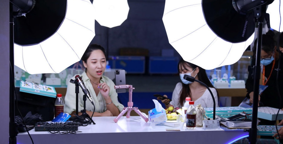 圍繞“促進直播電商行業(yè)健康發(fā)展” 全國政協(xié)經(jīng)濟委員會調研組赴江蘇調研