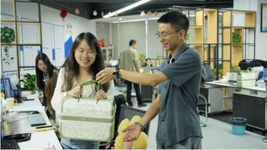 粽香迎端午 關(guān)懷暖人心｜余上鷗集團(tuán)為全體員工發(fā)放端午節(jié)福利