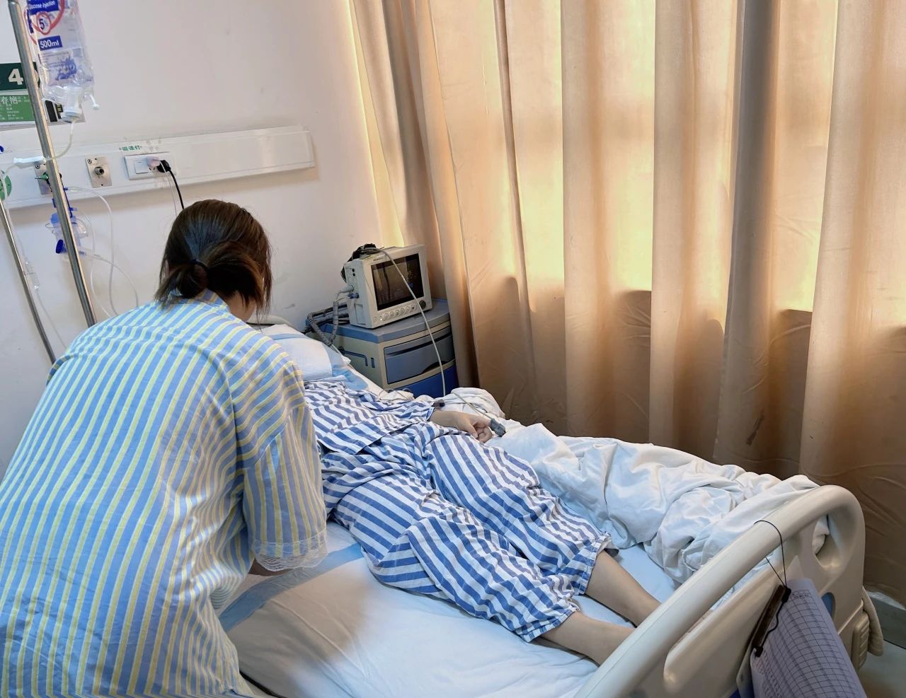 工會(huì)關(guān)懷暖人心 探望職工送真情 | 余上鷗集團(tuán)工會(huì)看望慰問(wèn)生病住院職工