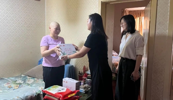 巾幗溫情送關(guān)懷 走訪慰問(wèn)暖人心 | 余上鷗婦聯(lián)走訪慰問(wèn)“兩癌”困難婦女