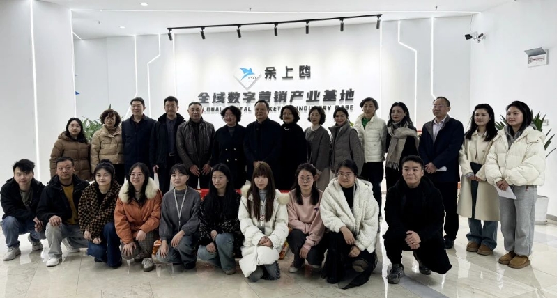 心系職工 冬送溫暖 | 區(qū)總工會(huì)到余上鷗集團(tuán)開(kāi)展慰問(wèn)