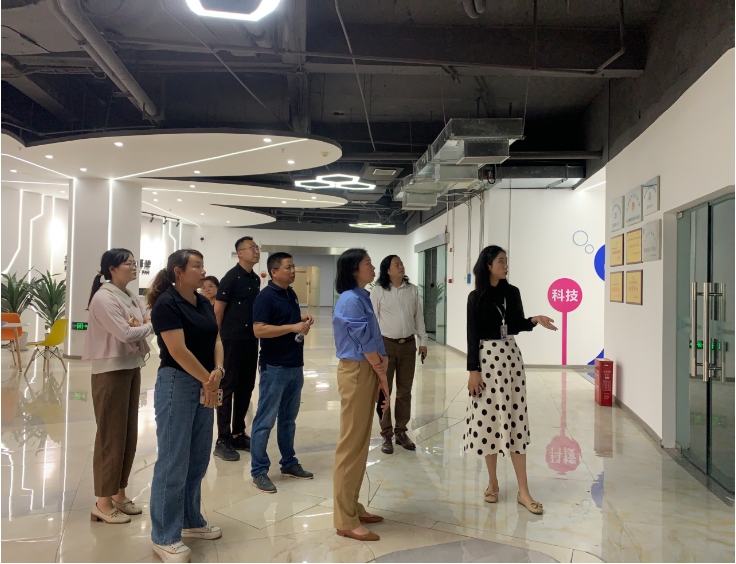 黨建賦能 激活效能 | 合川區(qū)左麗副書(shū)記一行到余上鷗調(diào)研參觀