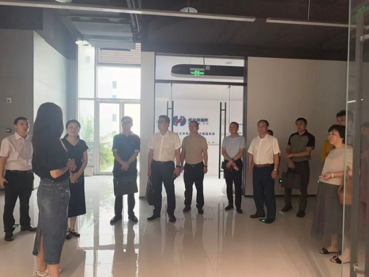 凝企智慧 助推發(fā)展 | 區(qū)工商聯(lián)參觀調(diào)研余上鷗